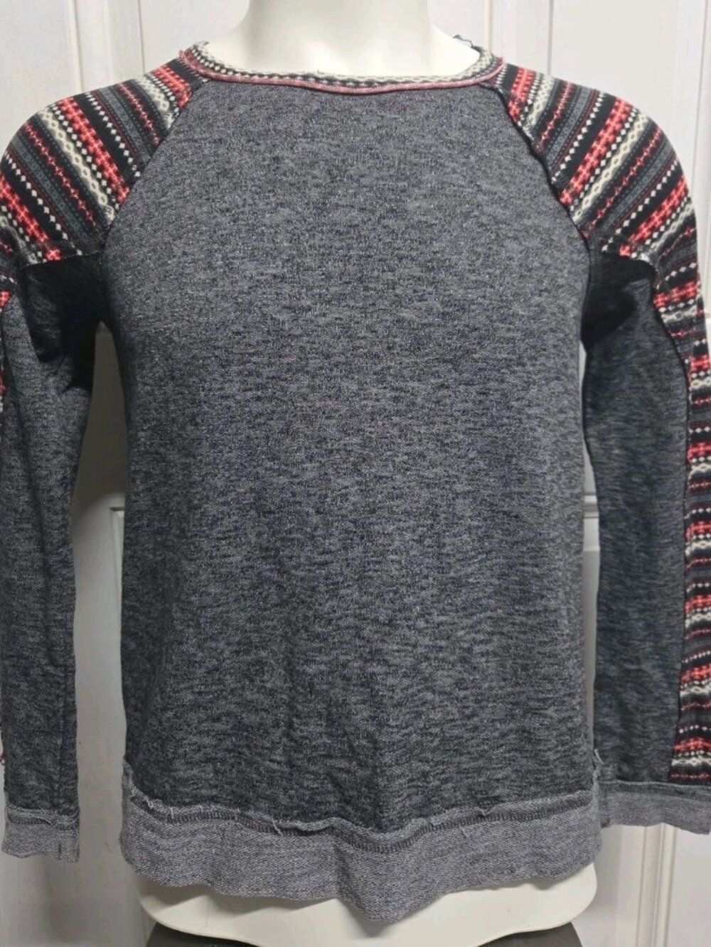 Hem and Thread Charcoal Grey Top Red Black Pattern Sleeves Size Medium